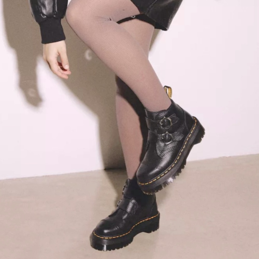 Dr. Martens Airwave Devon Flower Buckle combat Boots